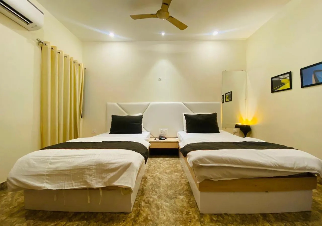 ****  Hotel Vrindavan Palace Varanasi India